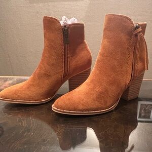 Women's Suede Ankle Boots - Tan